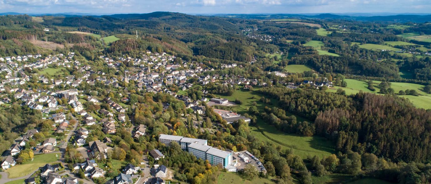 Luftaufnahme der Stadt Reichshof und Umgebung