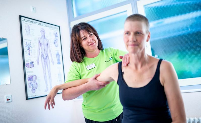 Therapeutin behandelt Patientin