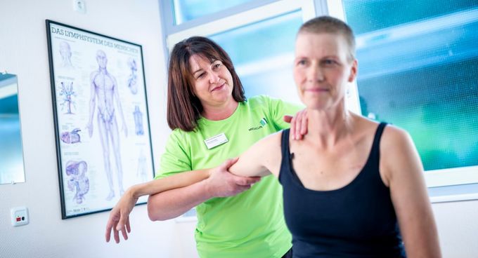 Therapeutin behandelt Patientin